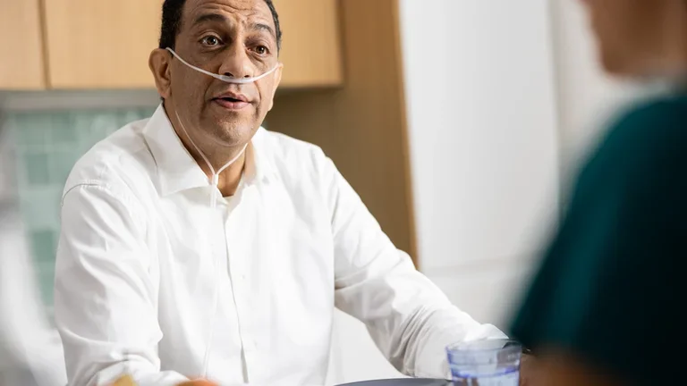 Oxygen therapy in ederly patients - scenes of life (male) 1